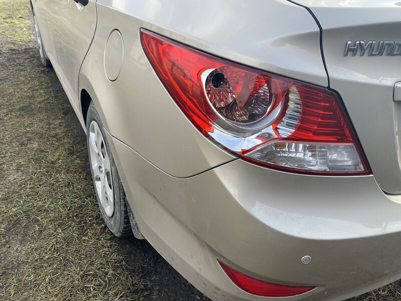 Скло заднього ліхтаря Hyundai Accent  2011 1.4 Бензин 