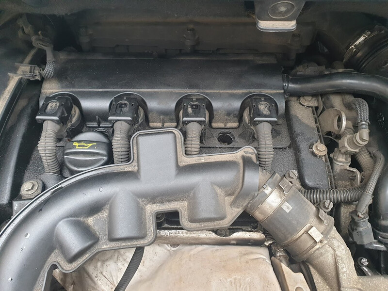 Крышка клапанов Peugeot 3008 2011 г.  Киев