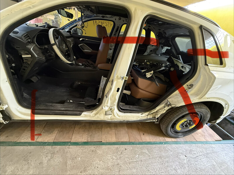 Левый порог с центральной стойкой задним крылом Audi Q3  2024 2.0 Бензин Одесса