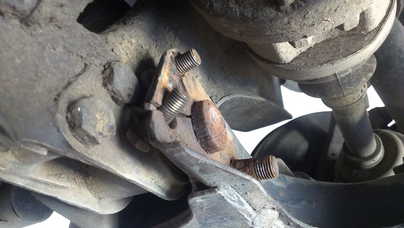 Рычаг подвески передний нижний правый Nissan Terrano II  1994 2.4 Бензин Николаев