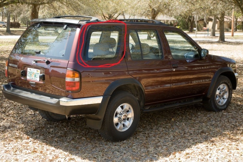 Стекло задней правой четверти Nissan Pathfinder R50  1998 2.5 Бензин 