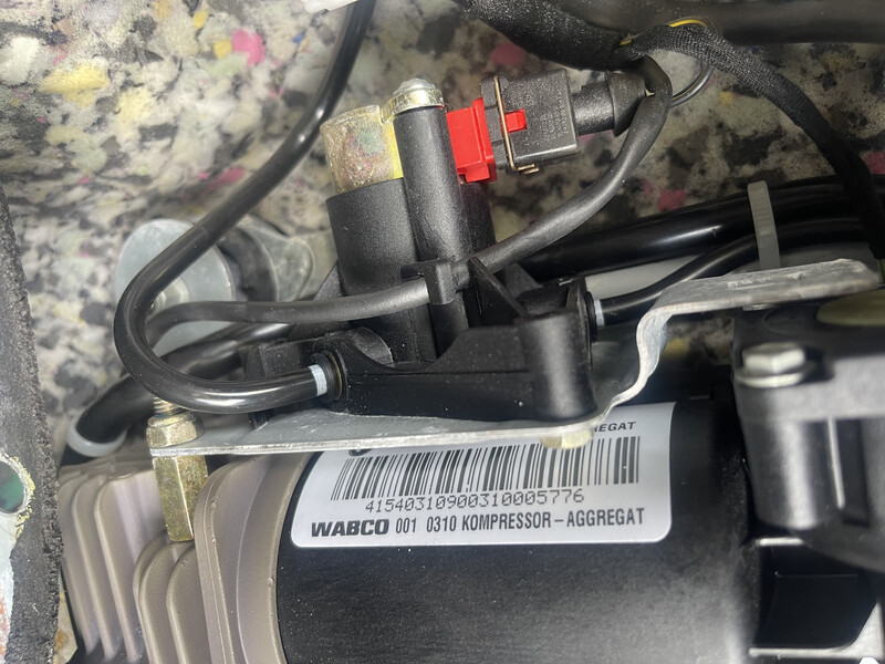 Компрессор пневмоподвески BMW X5 E53 2003 г.  3.0 л дизель Бучач