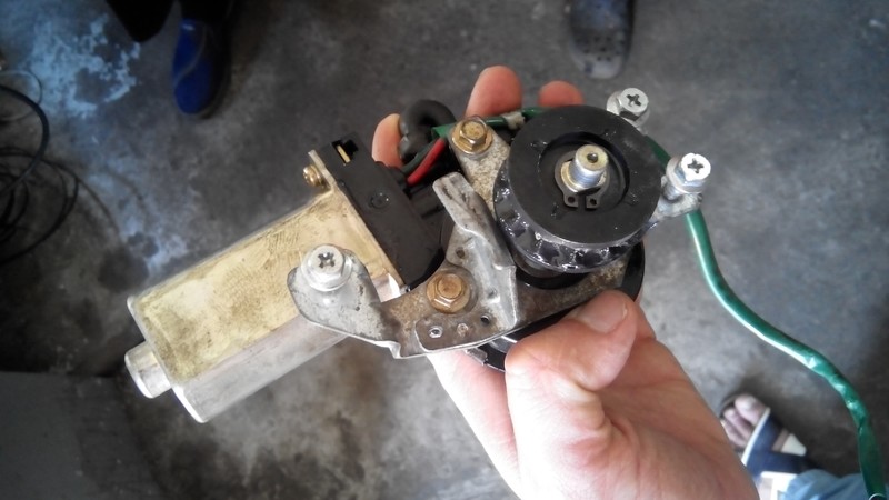 Моторчик водииельского стеклоподьемника Mazda MPV  1998 2.0 Бензин Днепропетровск