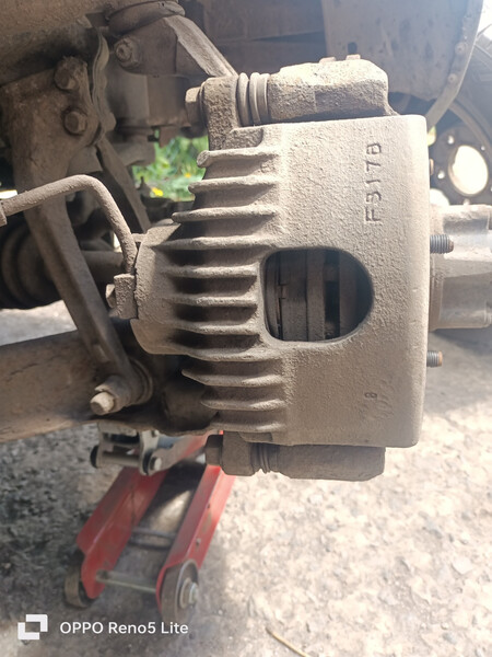 Передній лівий супорт зі скобою Kia Sportage  1997 2.0 Бензин Киев