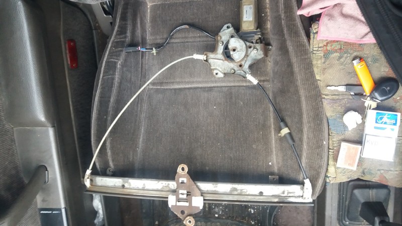 Стеклоподъемник левый Nissan Bluebird  1988 2.0 Бензин Днепр
