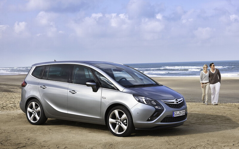 Двери передние и задние левая сторона Opel Zafira С универсал 2014 