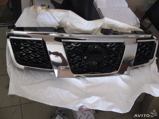 Передня решітка 623103UB0B   Nissan X-Trail