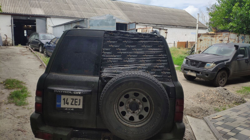 Скло задніх правих дверей Nissan Patrol Y61  1998 2.8 Дизель Корсунь-Шевченківський