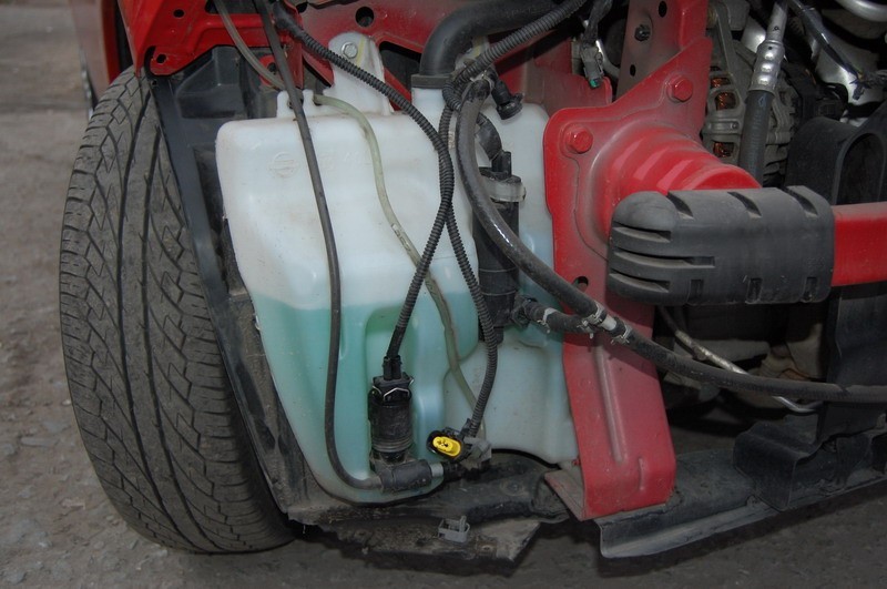 Бачок омывателя стекла и фар на 4 литра с двумя насосами Nissan Micra К12 2006 1.4 Бензин 