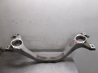 Крепление подушек мотора Audi Q7 2013 г.  3.0 л бензин Ровно