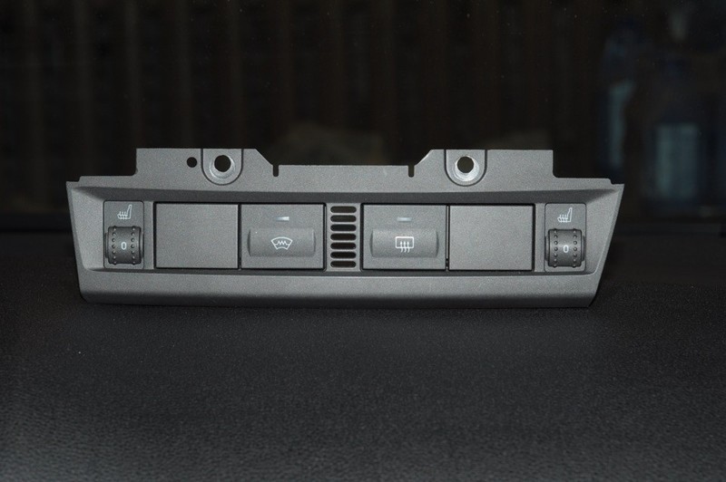 Рамка кнопок обогрева сидений Ford Focus 2  2006 1.6 Бензин Селидово
