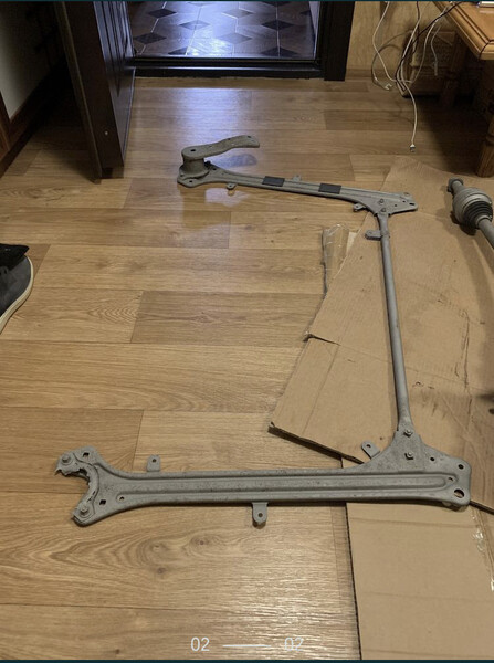 Кронштейн подрамника заднего Lexus IS 2008 р.  2.5 л бензин