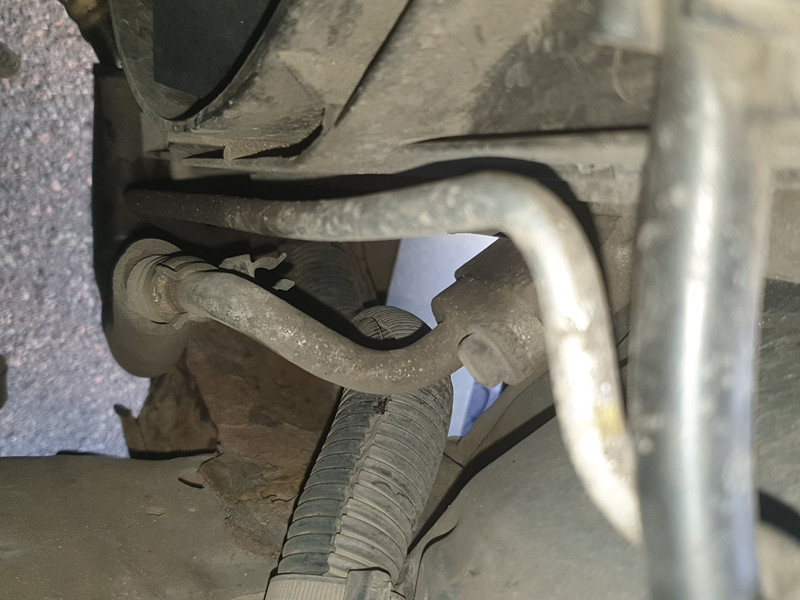 Трубка кондиционера 92490-AU600   Nissan Primera