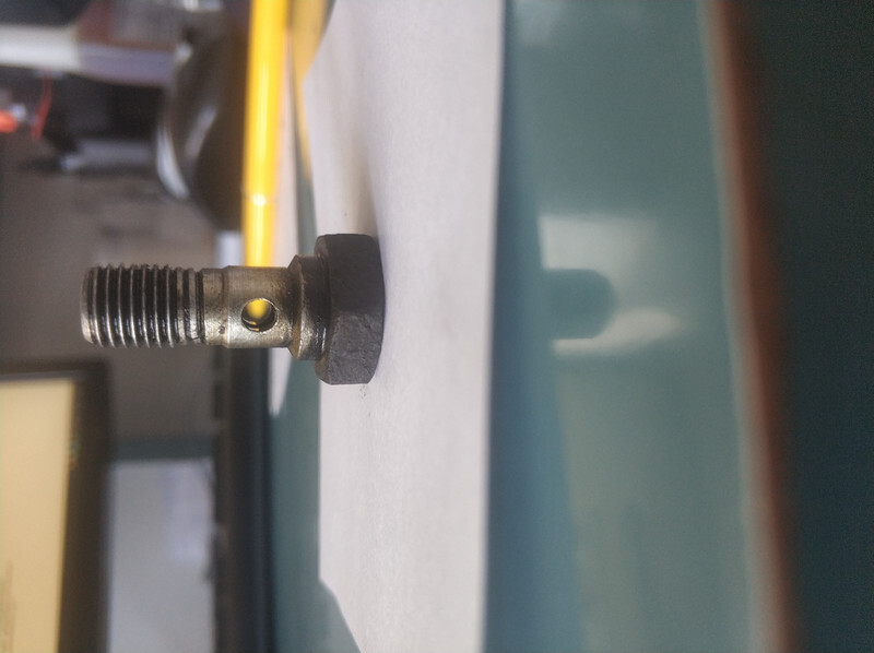 Штуцер подачи масла в турбину Citroen Jumper  2007 2.2 Дизель Мукачево