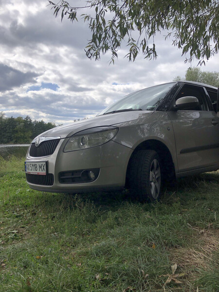 Крыло переднее Skoda Fabia 2  2009 хэтчбек 1.4 Бензин Харьков
