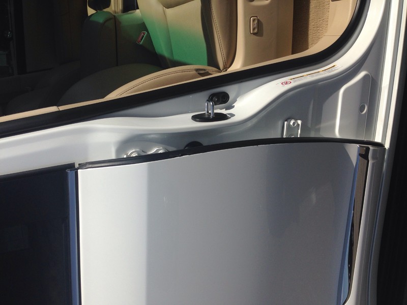 Ущільнювач дверей Lexus LX  2011 5.7 Бензин Київ