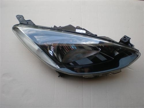 Фара передняя правая Mazda 2 хэтчбек 2009 г.  1.5 л бензин Полтава