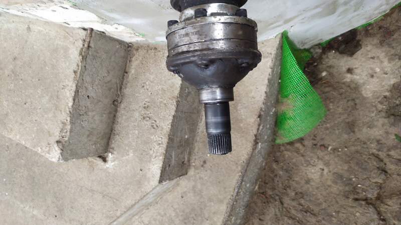 Фланець півосі Volkswagen Passat B3  1992 1.8 Бензин Ніжин