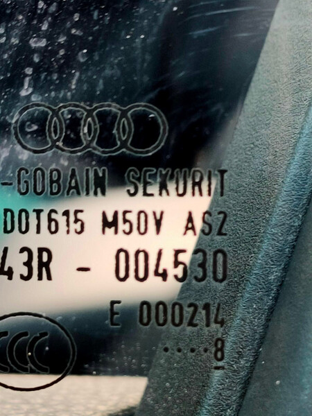 Скло бічне переднє праве Audi Q5  2018 2.0 Бензин 