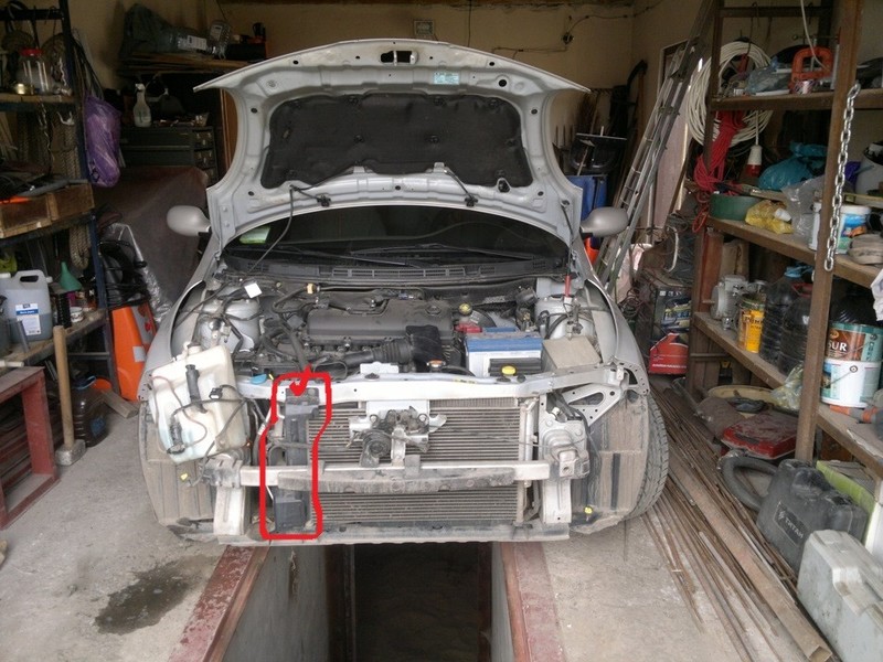 Пластиковая накладка Nissan Micra K12  2006 хетчбек 1.4 Бензин 