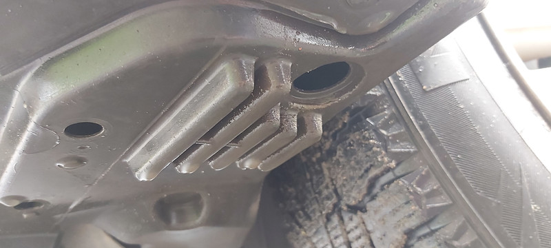 Передний правый подкрылок (рестайлинг) Nissan X-Trail T31  2013 2.0 Бензин Полтава