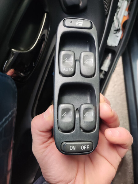 Кнопкі стіклопідіймача права і ліва Volvo S70  1997 20.0 Бензин 