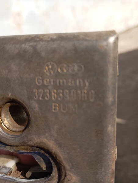 Замок задней правой двери Audi 80 B2  1985 1.8 Бензин Днепр