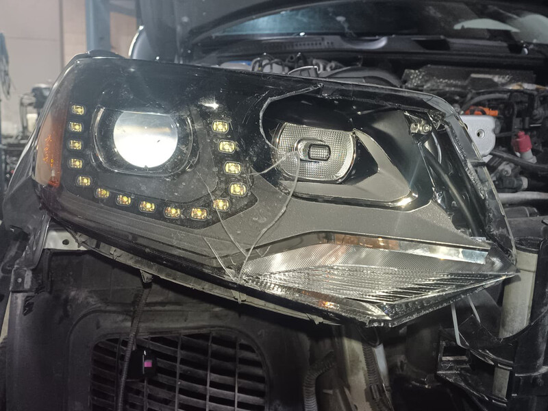 Маска фары Volkswagen Touareg 2013 г.  3.0 л дизель Киев