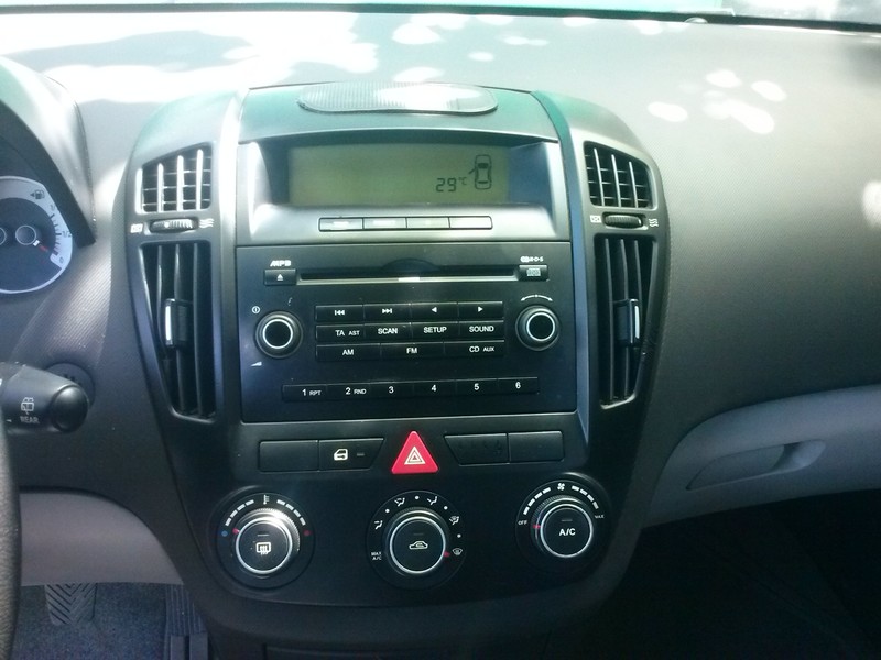 Накладка центральной консоли на торпеду Kia Cee`d  2008 1.6 Бензин Красноармейск