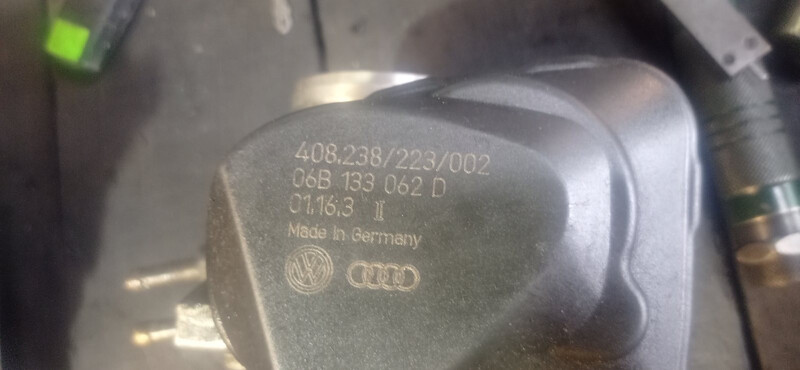 Дросельна заслінка 06B133062D   Audi A4, Volkswagen Passat