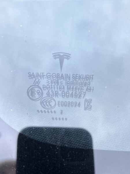 Стекло лобовое Tesla Model Y  2022 универсал  Электро Киев