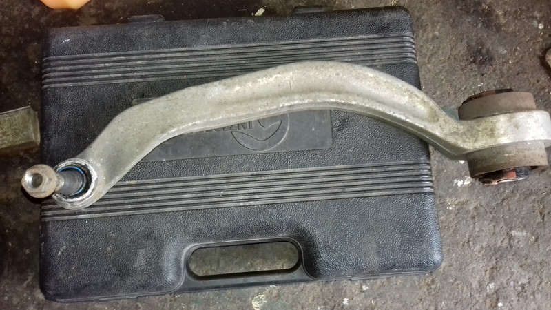 Рычаг нижний Audi A4 B5  1995 1.9 Дизель Черкассы