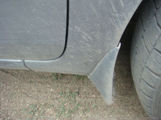 Брызговики передние Renault Clio 2001 г.  1.4 л бензин Никополь