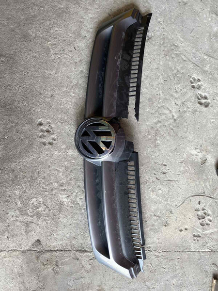 Решітка передня Volkswagen Golf Plus  2005 универсал 1.4 Бензин Острог