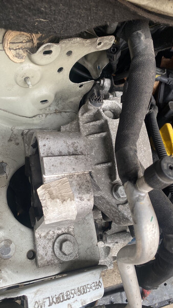Подушка мотора права верхня Renault Kangoo 2012 г.  Ровно