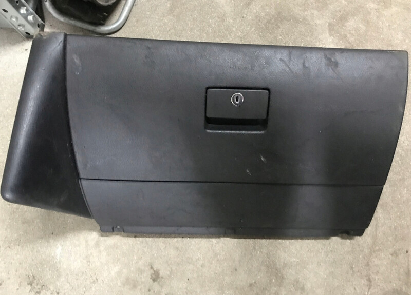 Бардачок пасажирский Volkswagen Golf 4  2002 хэтчбек 1.9 Дизель Киев