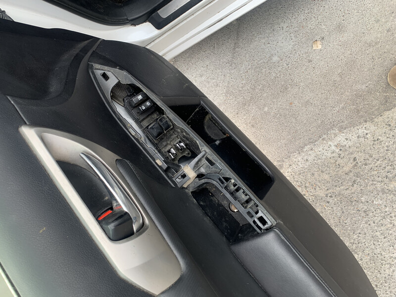 Кнопки стеклоподъемника Lexus CT  2019 хэтчбек 1.8 Бензин Киев