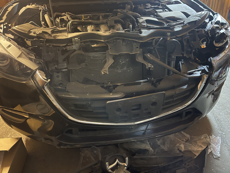 Решетка радиатора Mazda 3 BM  2018 2.0 Бензин Житомир