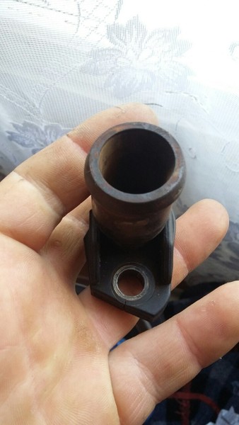 Трубка с блока на патрубок печки Audi 100  1994 2.3 Бензин 