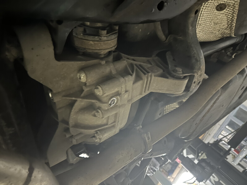 Задній редуктор Volkswagen Touareg універсал 2005 р.  3.0 л дизель Чернігів