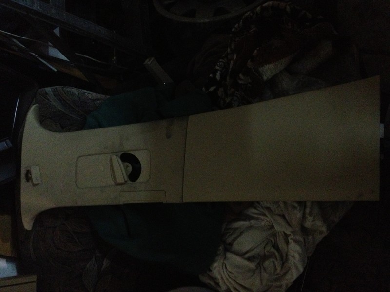 Стойка середня колір бжевий ліва сторона Volkswagen Touareg 2007 г.  3.0 л дизель Тернополь