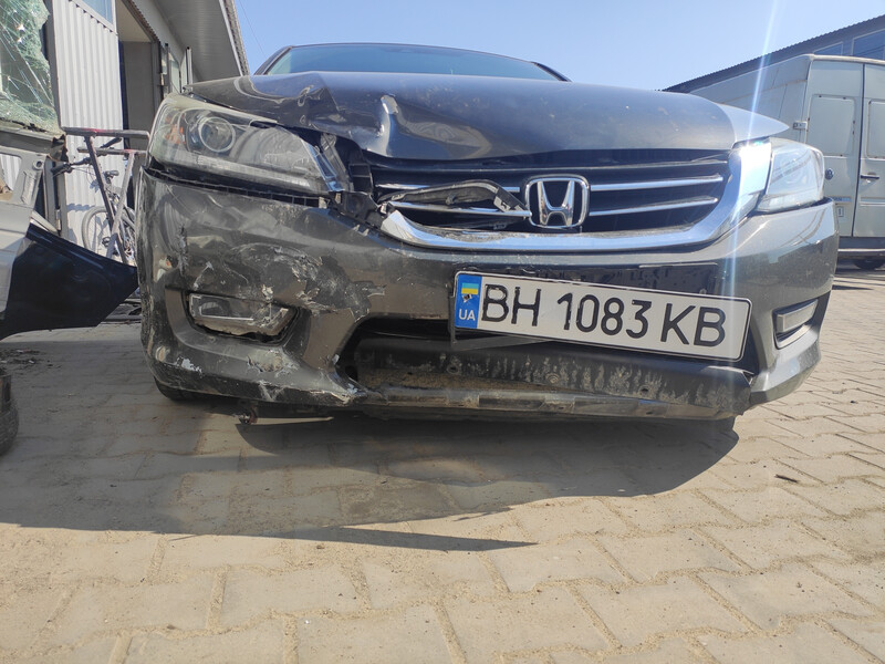Решетка радиатора верхняя Honda Accord 9  2013 2.4 Бензин Одесса