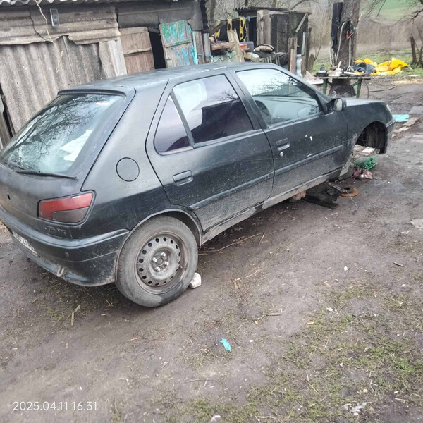 Поворотний кулак Peugeot 306  1993 1.4 Бензин 