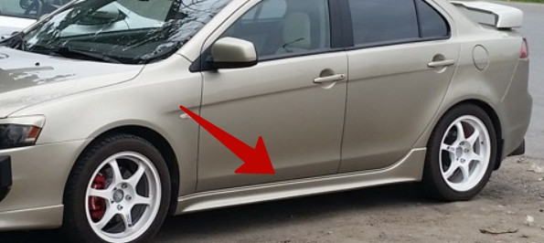 Накладка на правый порог Mitsubishi Lancer X  2007 2.0 Бензин Кременчуг