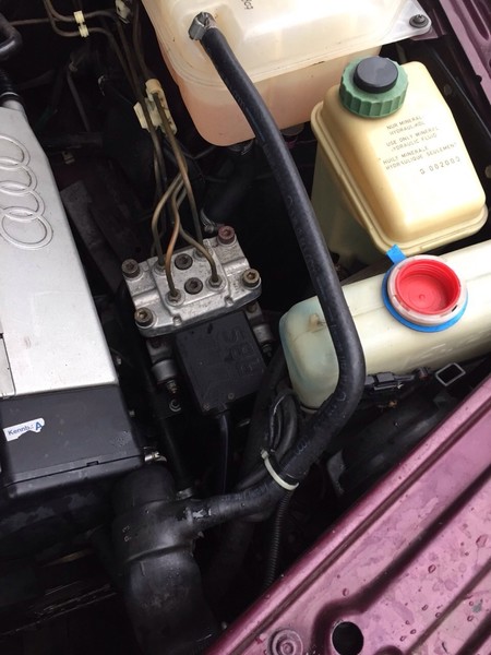 Патрубок з відводом обратки Audi 100  1994 2.8 Бензин Киев