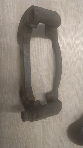 Скоба супорта переднього Hyundai Santa FE  2004 універсал 2.0 Дизель Бровари