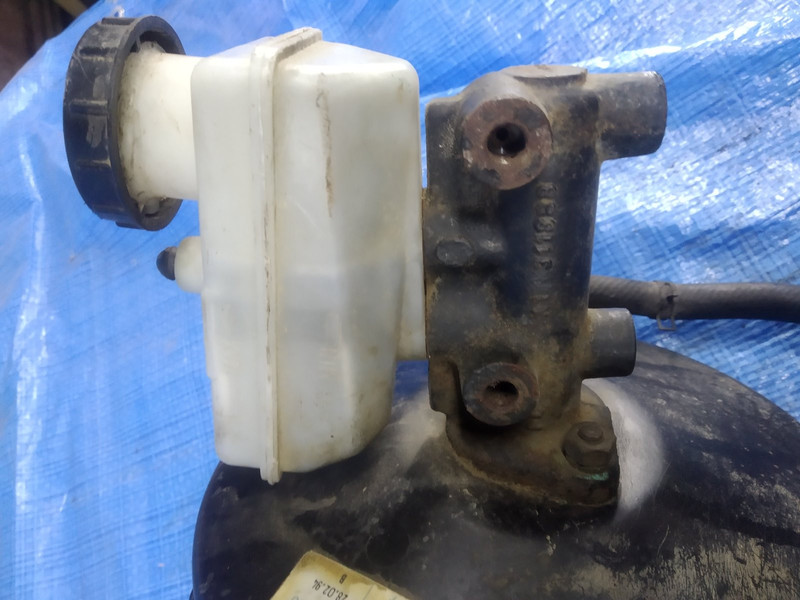 Головний гальмівний циліндр Nissan Primera P10  1995 1.6 Бензин 