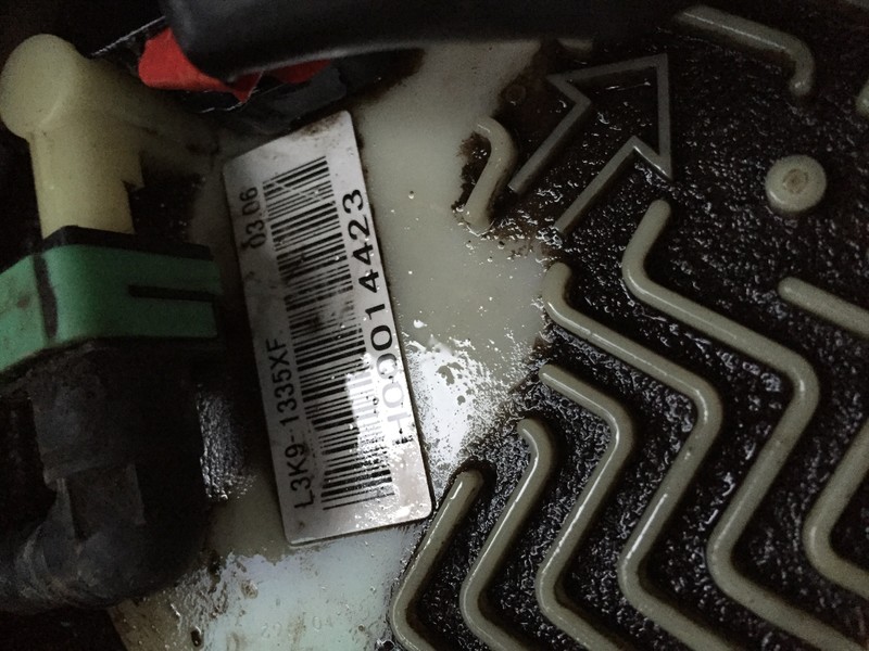 Левая кришка бензобака Mazda 6 MPS 2006 г.  2.3 л бензин Киев