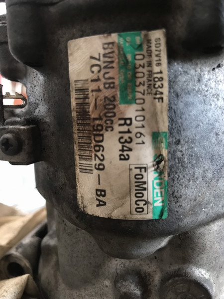 Компресор кондиціонера Ford Transit  2011 універсал 2.2 Дизель 