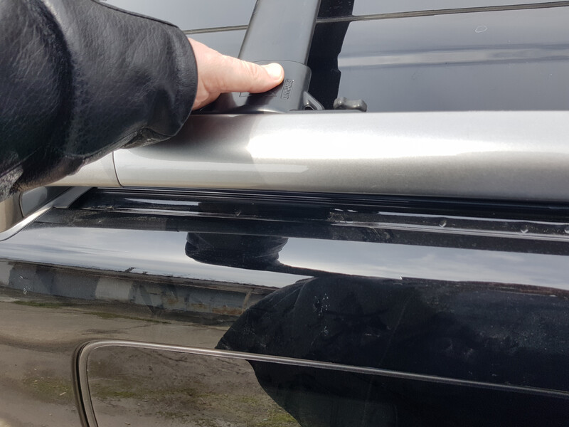 Резинка под релингом Lexus LX  2008 5.7 Бензин 
